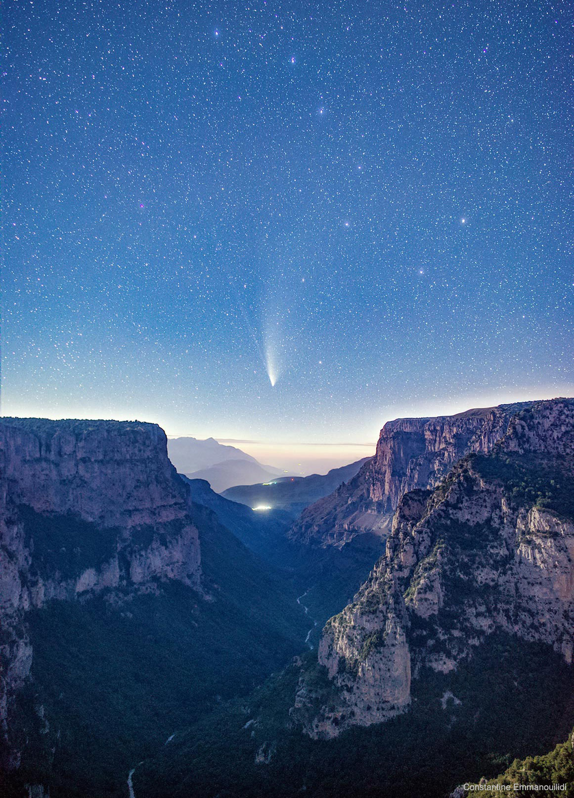 APOD: 2020 August 3  Comet NEOWISE over Vikos Gorge
