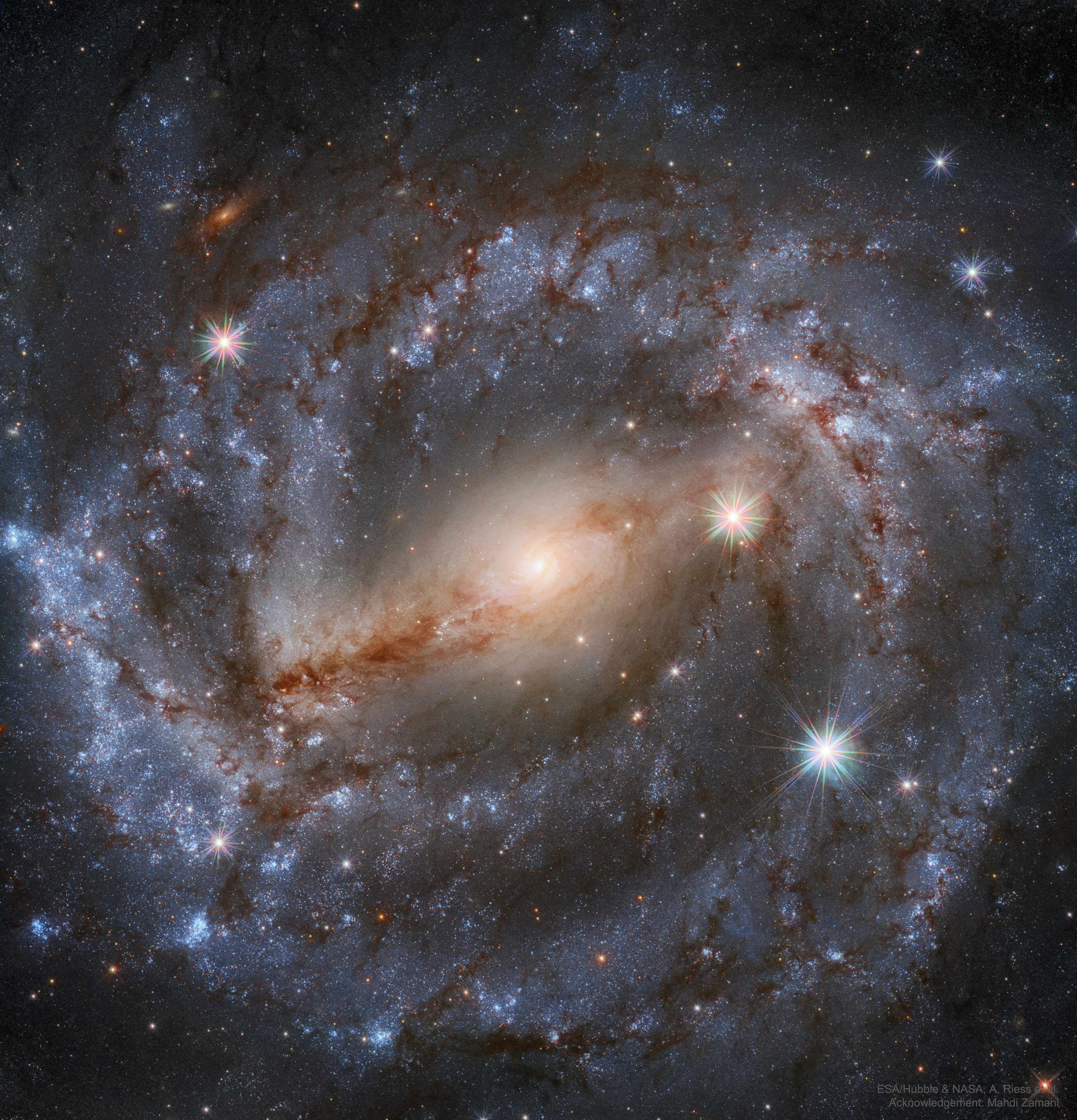 NGC 5643:      .
