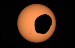 Марсианское затмение: Фобос проходит перед Солнцем