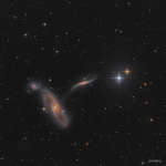 Arp 286: trio v Deve