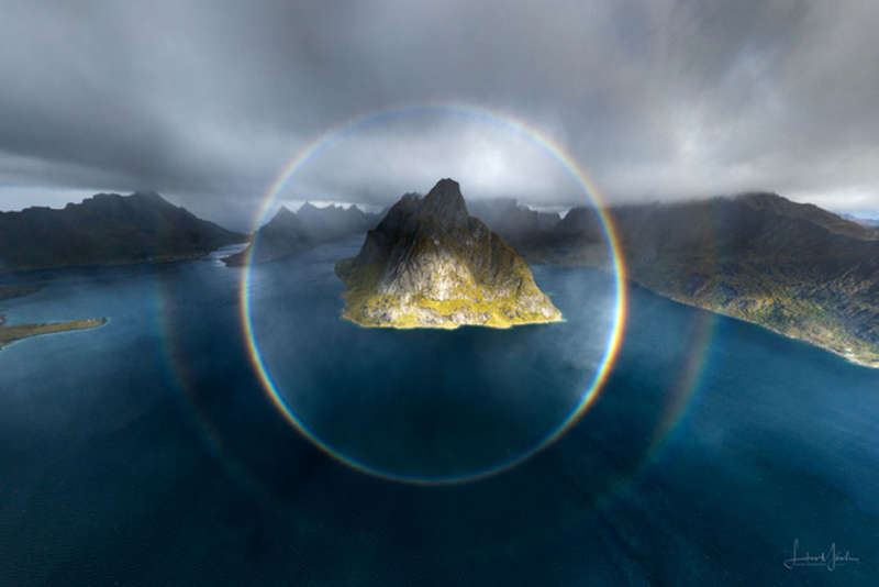 Полная круговая радуга над Норвегией