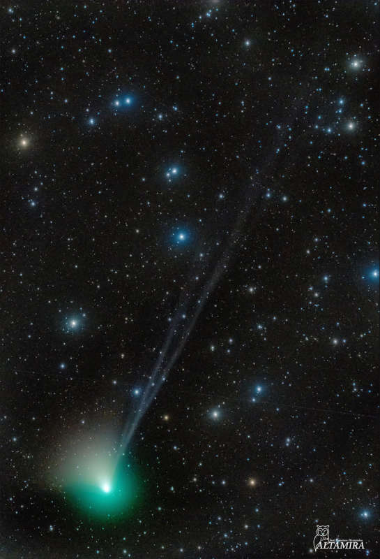APOD: 2023 January 9 Б Tails of Comet ZTF
