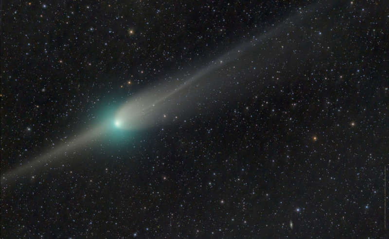 Комета ZTF: пересекая плоскость орбиты