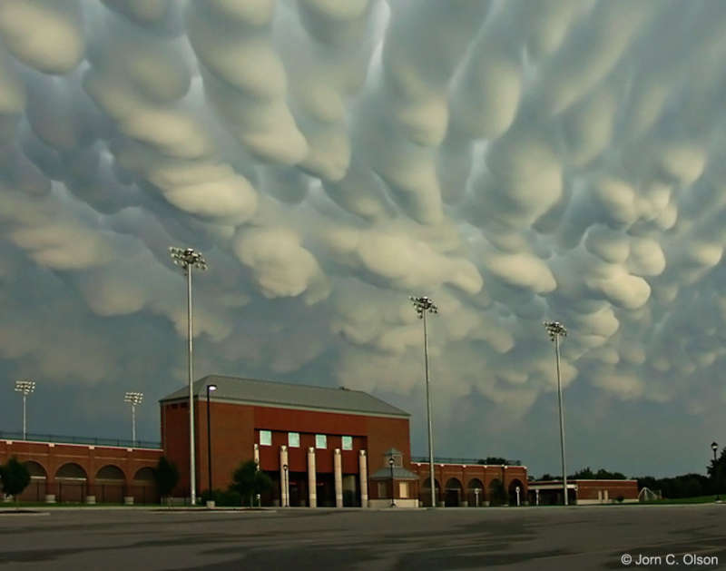 APOD: 2023 February 12 Б Mammatus Clouds over Nebraska