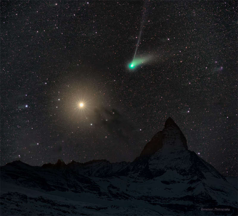 APOD: 2023 February 13 Б Comet ZTF and Mars