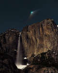 Комета ZTF над Йосемитским водопадом