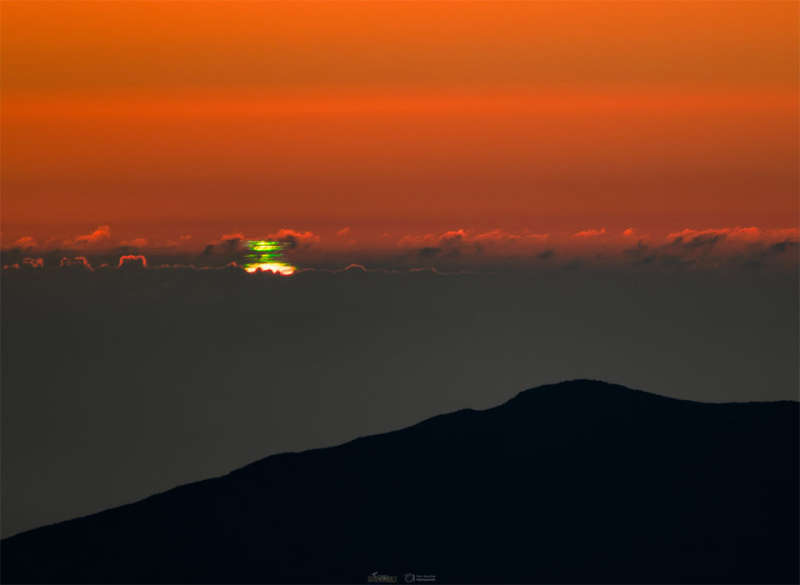 APOD: 2023 March 28 Б A Multiple Green Flash Sunset