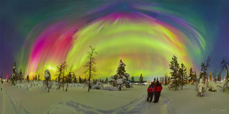 APOD: 2023 April 19 Б Auroral Storm over Lapland