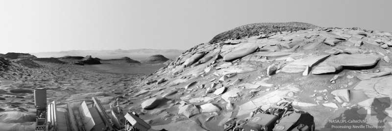 Холмы с плоскими камнями на Марсе