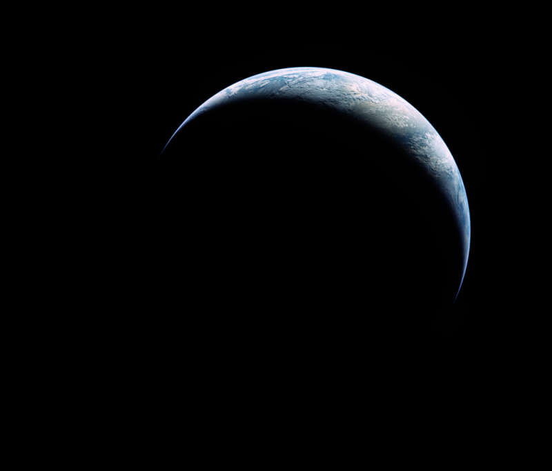 Аполлон-17: серп Земли