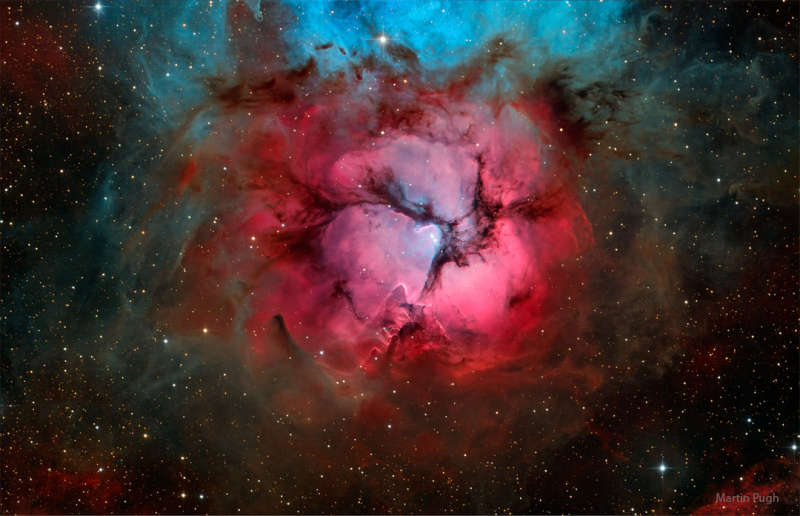 APOD: 2023 June 5 Б In the Center of the Trifid Nebula