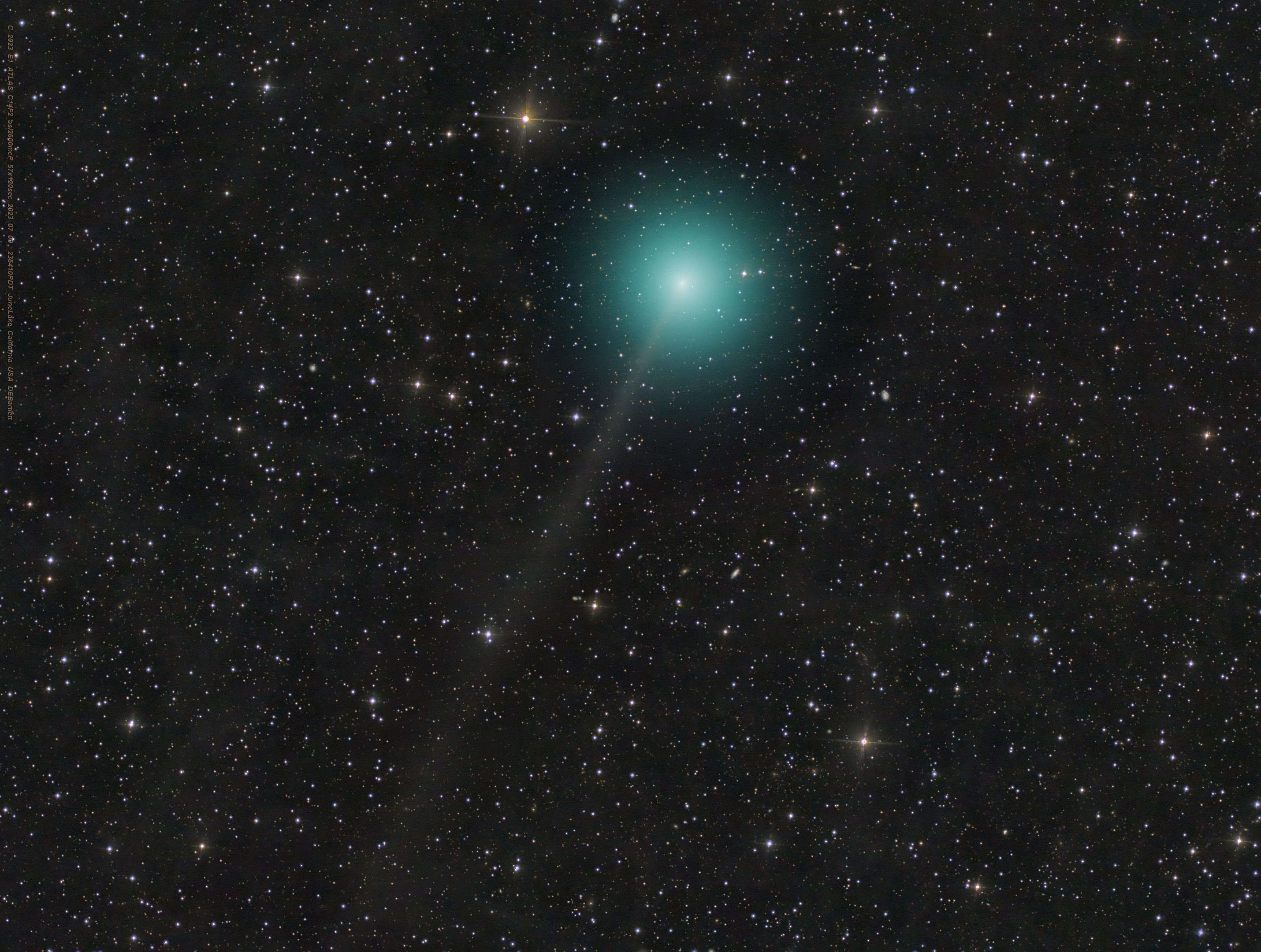 Kometa C 2023 E1 ATLAS okolo perigeliya