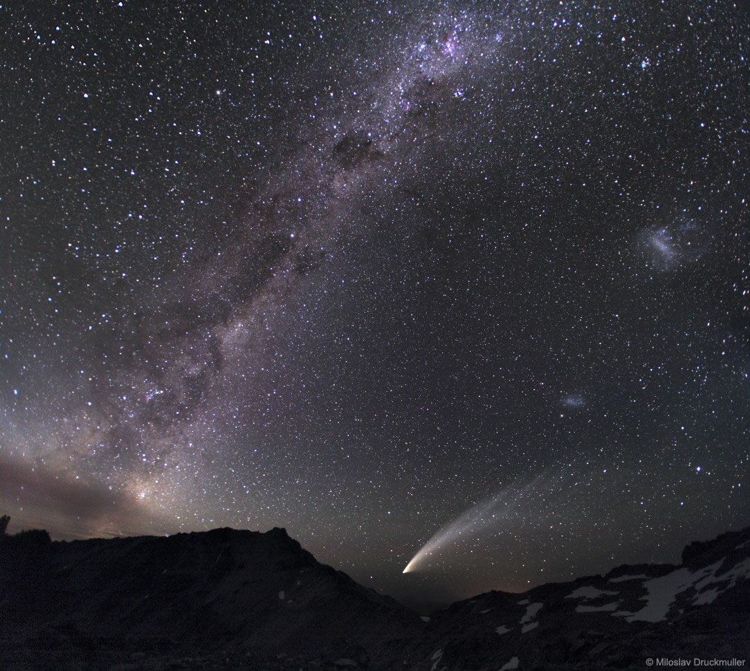 APOD: 2023 August 27  Three Galaxies and a Comet