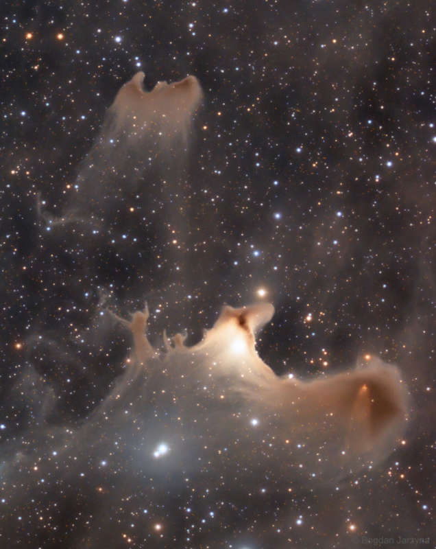 APOD: 2023 October 30 Б Reflections of the Ghost Nebula