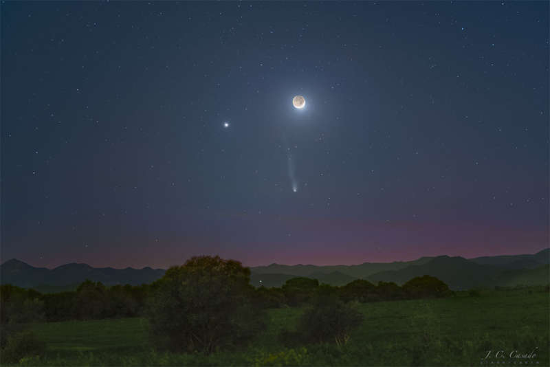 APOD: 2024 April 29 B Comet, Planet, Moon