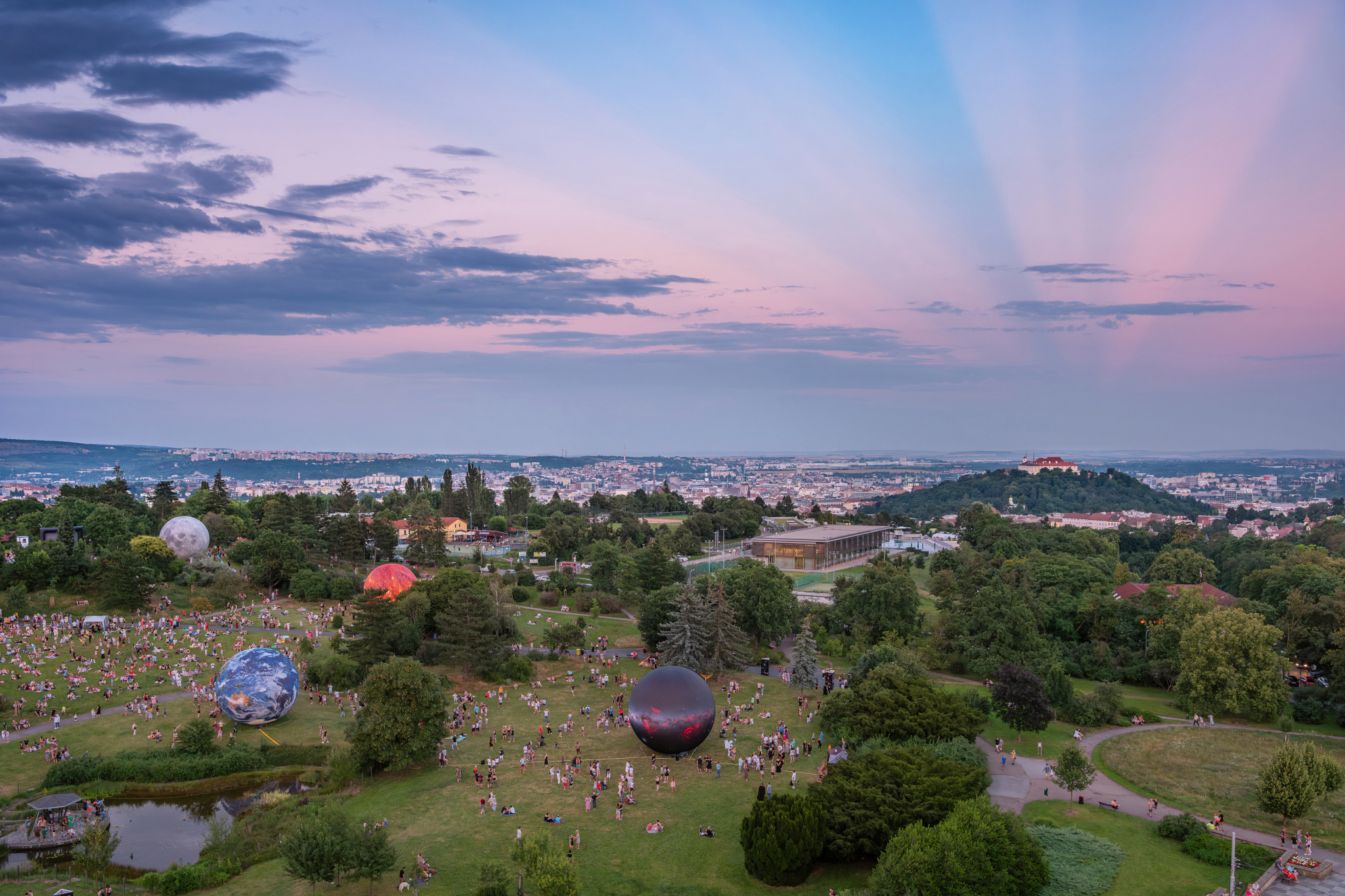 Anticrepuscular Rays at the Planet Festival