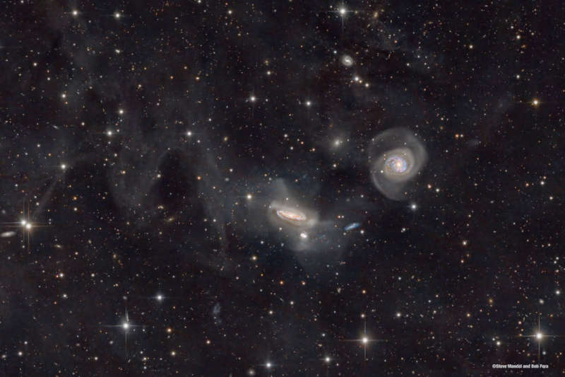 Tumannosti na vysokoi galakticheskoi shirote i gruppa NGC 7771