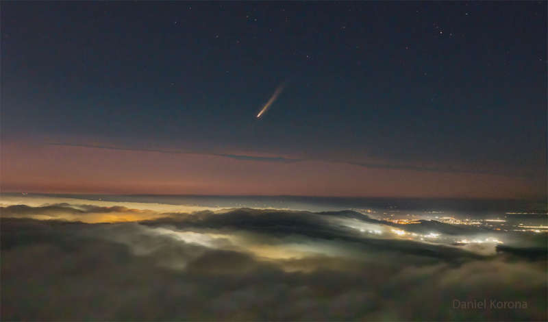 APOD: 2024 September 30  Comet Tsuchinshan ATLAS over Mexico