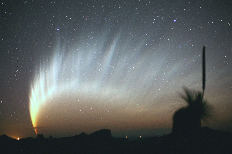 APOD: 2024 October 6 B The Magnificent Tail of Comet McNaught