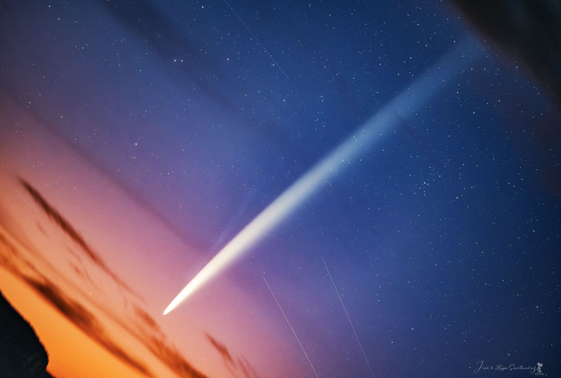 APOD: 2024 October 7 B The Long Tails of Comet Tsuchinshan ATLAS