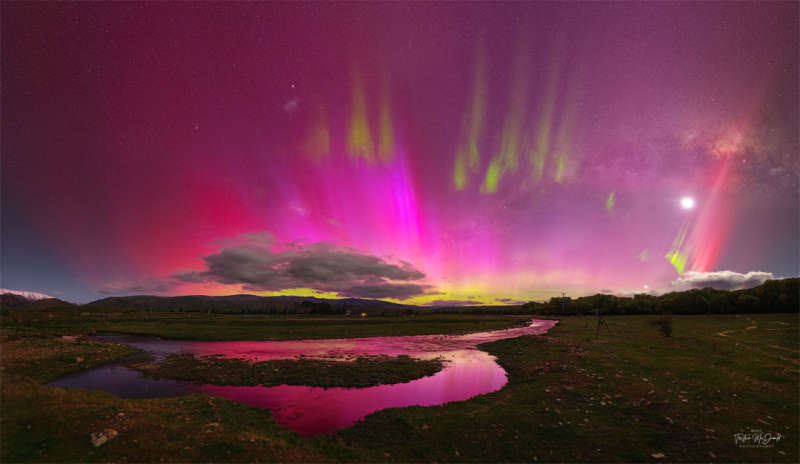 APOD: 2024 October 16  Colorful Aurora over New Zealand