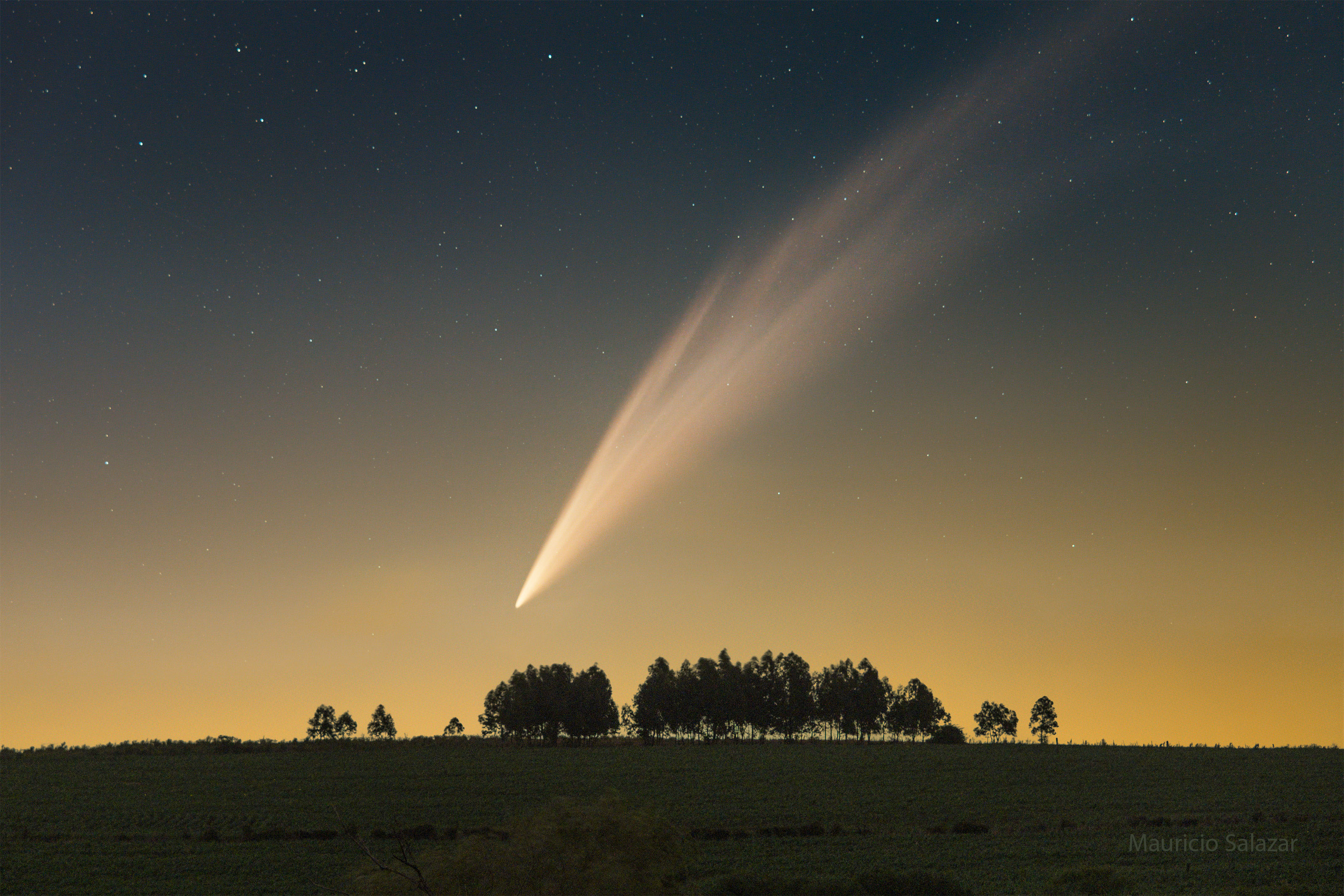 APOD: 2025 January 28  Comet G3 ATLAS over Uruguay